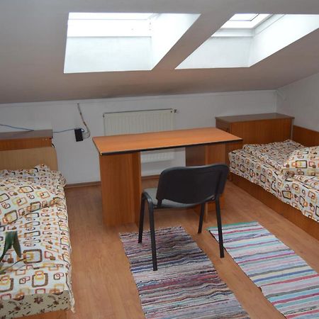 Kollege Hostel Cluj Napoca Bagian luar foto