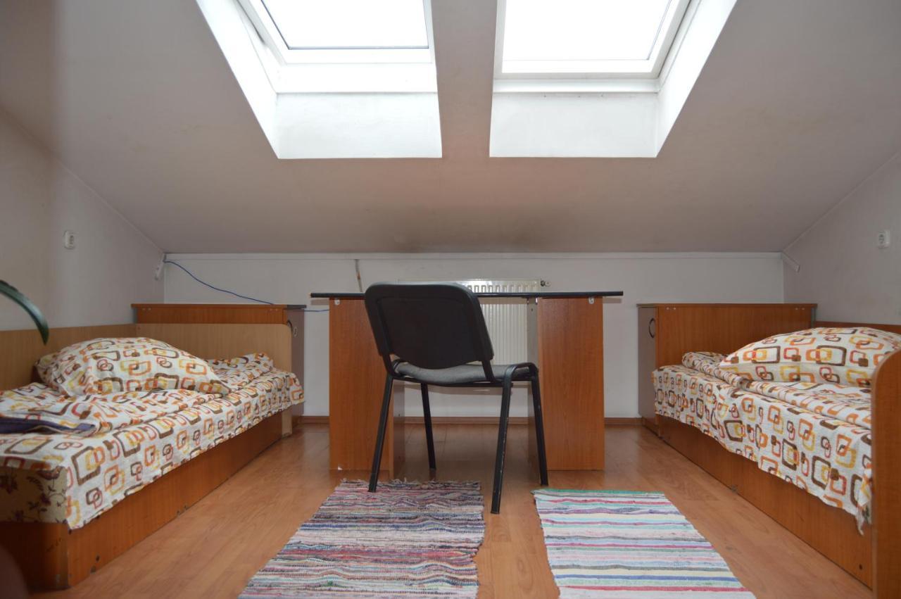 Kollege Hostel Cluj Napoca Bagian luar foto