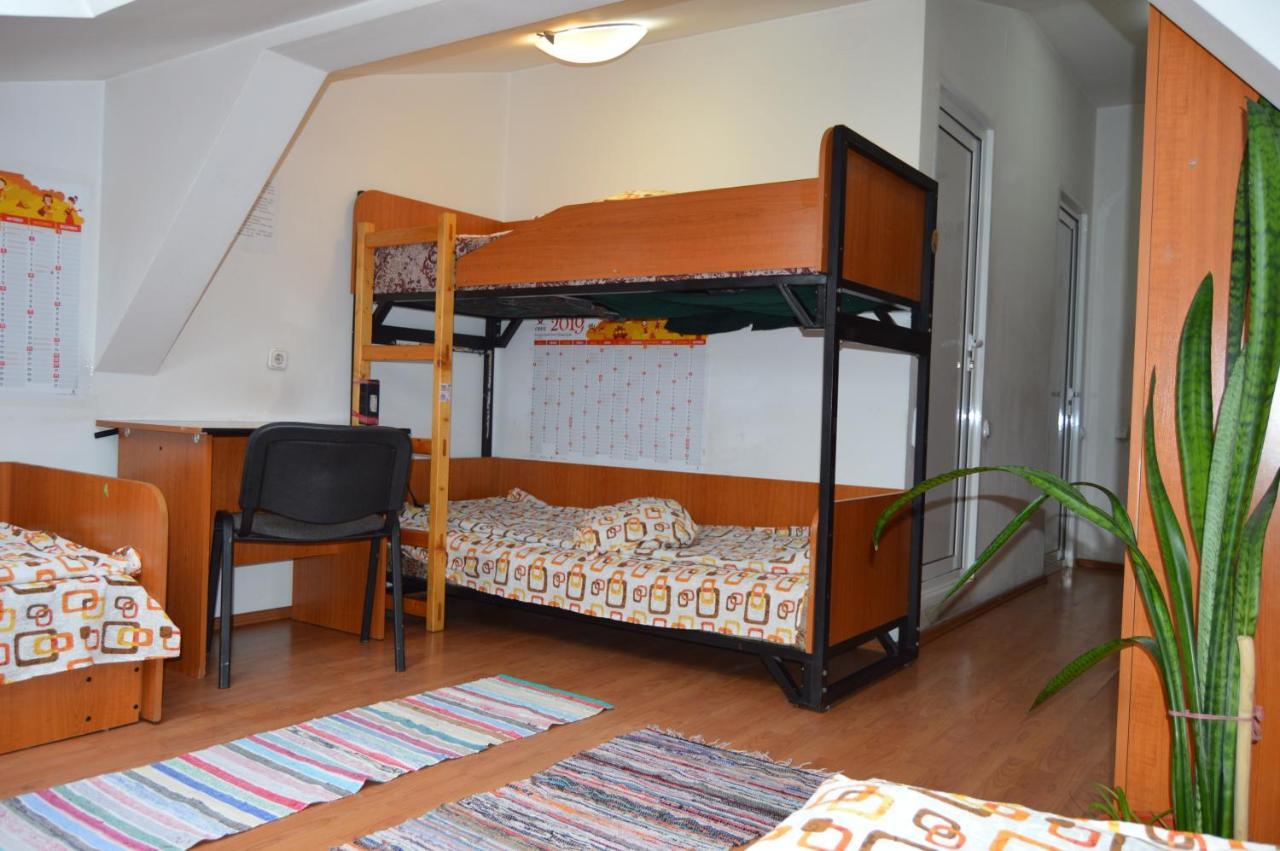 Kollege Hostel Cluj Napoca Bagian luar foto