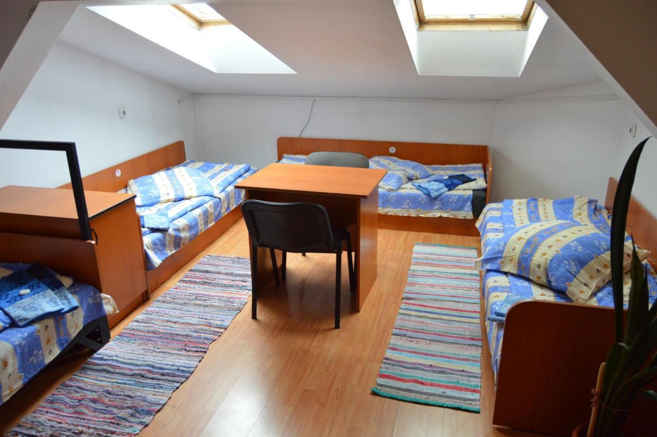 Kollege Hostel Cluj Napoca Bagian luar foto