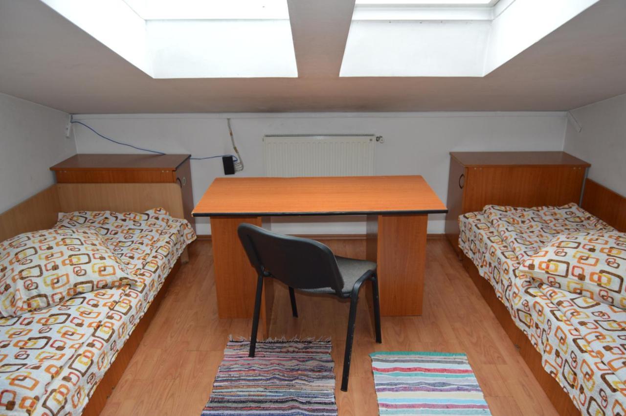Kollege Hostel Cluj Napoca Bagian luar foto